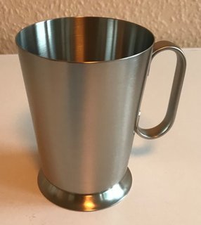 Tankard 1pt with foot